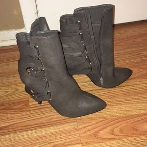Heel boots
